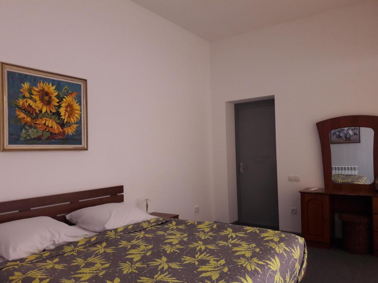 Jules Verne Hostel Tasjkent Eksteriør billede