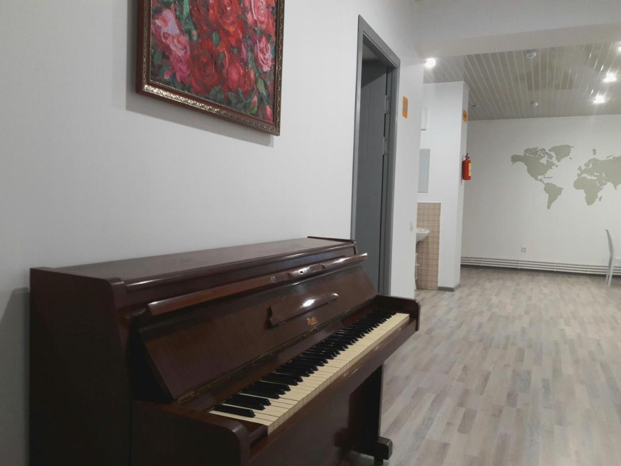 Jules Verne Hostel Tasjkent Eksteriør billede